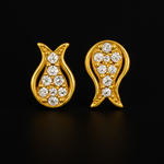 Load image into Gallery viewer, gold earrings Sri Lanka